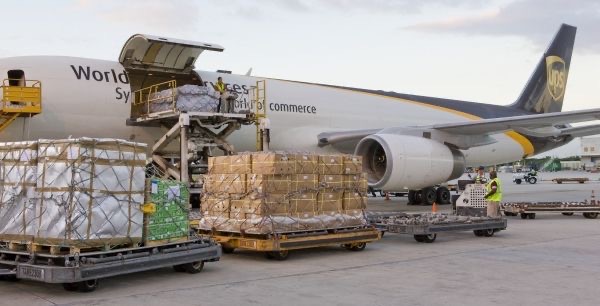 民用航空运输量及通用航空飞行时间